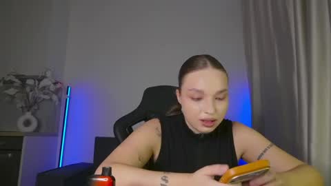 Snapshot of viollasinzz chatting on 06/02/26, 10:50 Violla online show from 06/02/26, 10:50