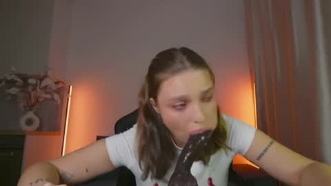 Snapshot of viollasinzz chatting on 06/05/26, 06:42 Violla online show from 06/05/26, 06:42