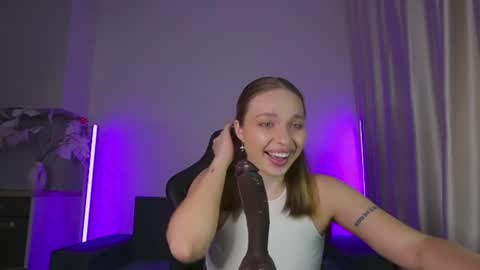 Snapshot of viollasinzz chatting on 07/22/26, 09:56 Violla online show from 07/22/26, 09:56
