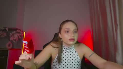 Snapshot of viollasinzz chatting on 07/27/26, 08:10 Violla online show from 07/27/26, 08:10
