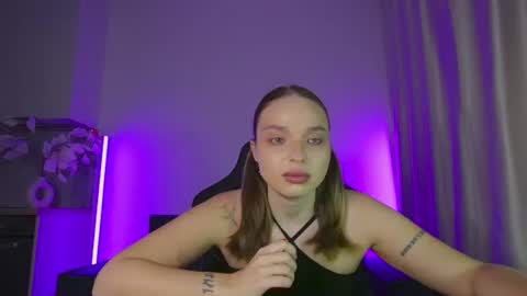 Snapshot of viollasinzz chatting on 07/28/26, 08:32 Violla online show from 07/28/26, 08:32