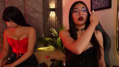 viollettebylyly online show from 10/11/25, 12:04