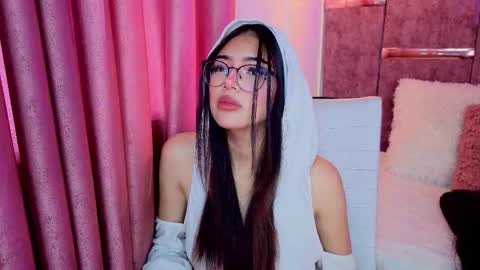 viollettebylyly online show from 10/12/25, 12:26