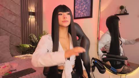 viollettebylyly online show from 10/30/25, 12:17