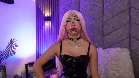 viollettebylyly online show from 06/18/26, 12:31