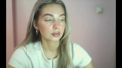 Snapshot of viraya chatting on 07/21/26, 11:45 emma online show from 07/21/26, 11:45