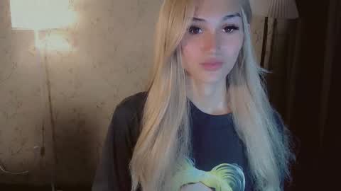 Pearl online show from 10/26/25, 01:55