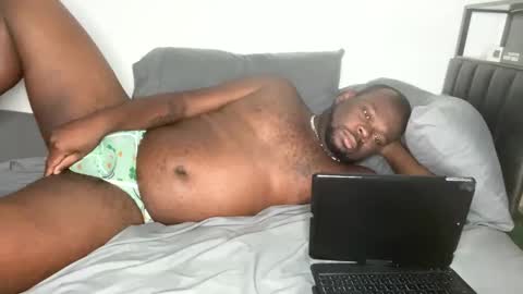 Snapshot of virgoincredible25 chatting on 11/05/25, 01:11 Elle Hood online show from 11/05/25, 01:11