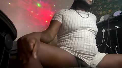 Snapshot of virgoincredible25 chatting on 11/24/25, 03:06 Elle Hood online show from 11/24/25, 03:06