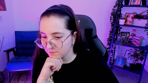 Snapshot of virtualvoyant chatting on 10/01/25, 04:40 your love online show from 10/01/25, 04:40