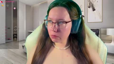 Victoria Romans online show from 10/19/25, 02:18