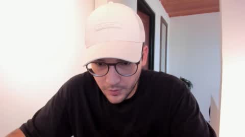 Vito Ferrer online show from 11/23/25, 11:32