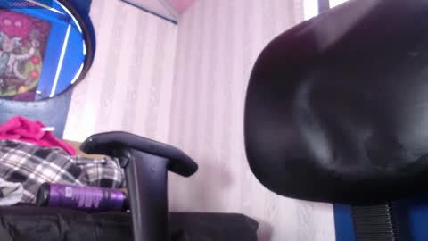 Snapshot of vitoria23_ chatting on 04/30/26, 08:57 victoria 3 online show from 04/30/26, 08:57