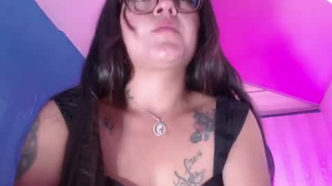 Snapshot of vitoria23_ chatting on 06/24/26, 02:38 victoria 3 online show from 06/24/26, 02:38