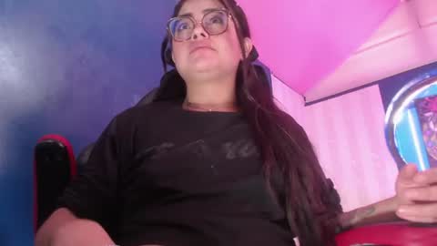 Snapshot of vitoria23_ chatting on 06/25/26, 02:43 victoria 3 online show from 06/25/26, 02:43