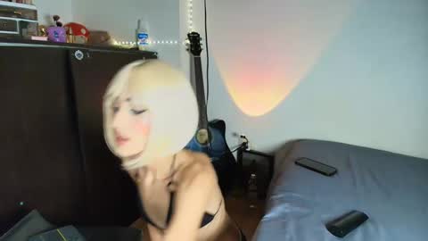 vitoriia_ online show from 11/11/25, 10:54