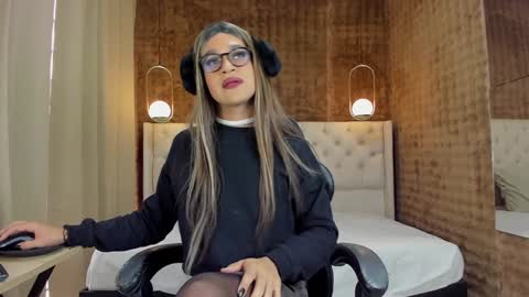 Snapshot of vitta_alfayed chatting on 01/09/25, 12:30 VittaaaPlease help me with your thumbs up its important online show from 01/09/25, 12:30