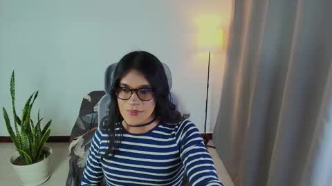 Snapshot of vitta_alfayed chatting on 10/28/25, 11:29 VittaaaPlease help me with your thumbs up its important online show from 10/28/25, 11:29