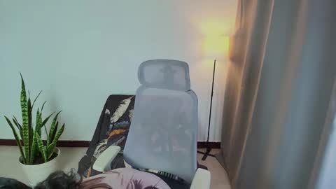 Snapshot of vitta_alfayed chatting on 10/30/25, 10:21 VittaaaPlease help me with your thumbs up its important online show from 10/30/25, 10:21