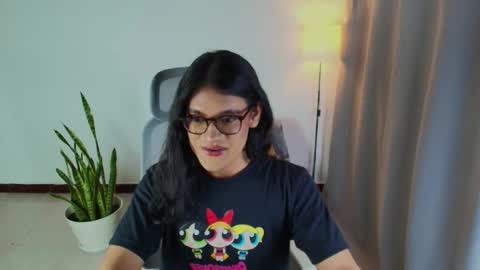 Snapshot of vitta_alfayed chatting on 11/13/25, 12:42 VittaaaPlease help me with your thumbs up its important online show from 11/13/25, 12:42