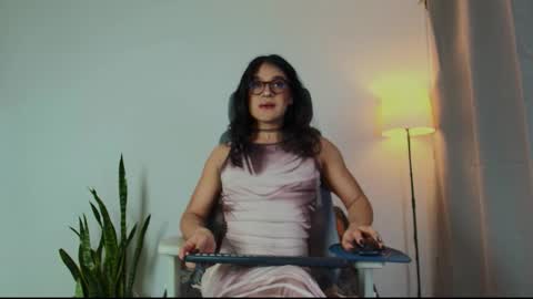 Snapshot of vitta_alfayed chatting on 11/29/25, 11:08 VittaaaPlease help me with your thumbs up its important online show from 11/29/25, 11:08