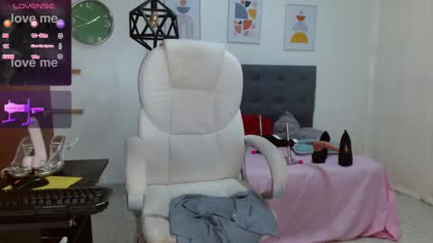 Snapshot of vittoria_lombardi07 chatting on 01/20/25, 01:53 VITTORIA  online show from 01/20/25, 01:53