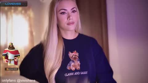 Snapshot of viv_milf chatting on 10/31/25, 07:53 Vivian is here online show from 10/31/25, 07:53