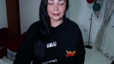 vivian_milf_paint online show from 11/24/25, 10:53