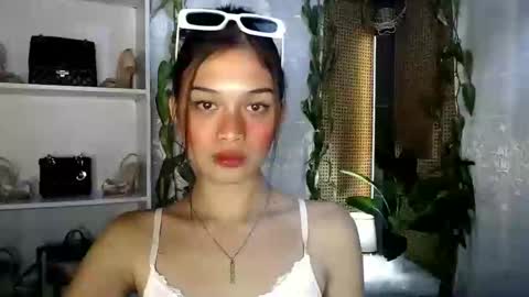 Snapshot of vivian_roberts chatting on 01/08/25, 01:00 Vivian online show from 01/08/25, 01:00