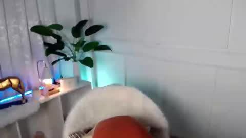 Snapshot of vivian_roberts chatting on 01/25/25, 01:32 Vivian online show from 01/25/25, 01:32