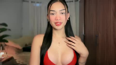 Snapshot of vivian_roberts chatting on 06/21/26, 12:35 Vivian online show from 06/21/26, 12:35