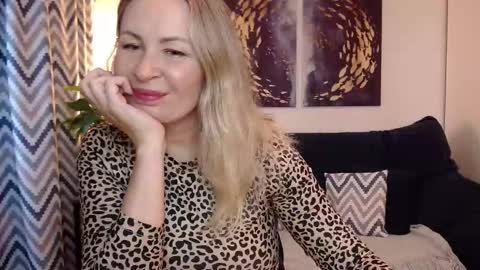 Vivian online show from 09/08/25, 02:27