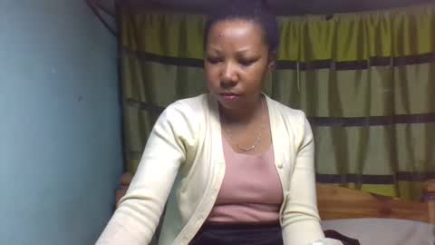Snapshot of viviane0812 chatting on 09/14/25, 02:16 viviane0812 online show from 09/14/25, 02:16