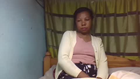 Snapshot of viviane0812 chatting on 09/17/25, 10:55 viviane0812 online show from 09/17/25, 10:55