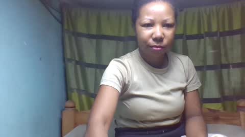 Snapshot of viviane0812 chatting on 09/22/25, 04:36 viviane0812 online show from 09/22/25, 04:36
