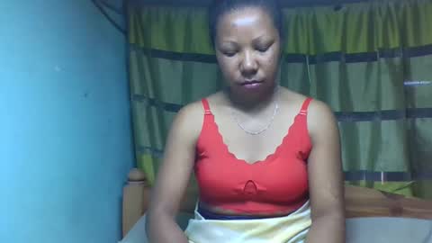 Snapshot of viviane0812 chatting on 10/15/25, 01:00 viviane0812 online show from 10/15/25, 01:00