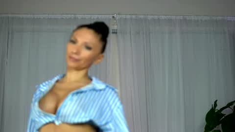 Snapshot of vivianestein chatting on 07/22/26, 08:33 Vivi online show from 07/22/26, 08:33