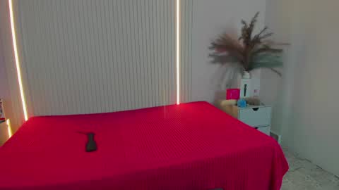 vivianowen9 online show from 05/02/26, 12:32