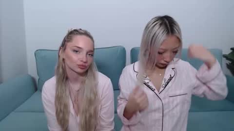 vivianwinters online show from 11/21/25, 01:37