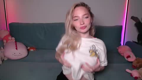 vivianwinters online show from 11/28/25, 09:28