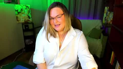 Snapshot of vivien__wet chatting on 03/14/26, 01:16 Vivien online show from 03/14/26, 01:16