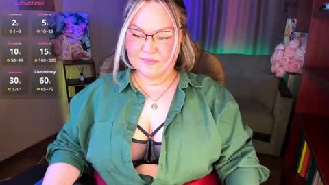 Vivien online show from 04/26/26, 08:56