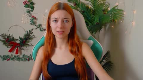 Snapshot of vivien_leight chatting on 12/19/25, 07:43 Vivien online show from 12/19/25, 07:43