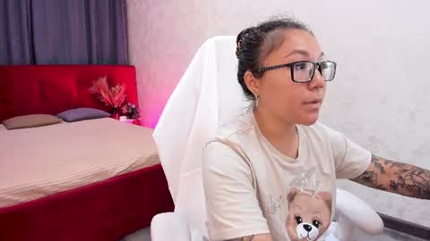 Snapshot of vivien_montclair chatting on 06/28/26, 11:44 Vivien online show from 06/28/26, 11:44