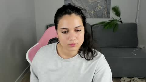 Snapshot of vivien_ross chatting on 05/18/26, 04:13 vivien_ross online show from 05/18/26, 04:13