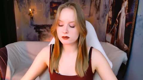 Snapshot of vivienleeigh chatting on 03/23/26, 05:33 Vivien online show from 03/23/26, 05:33