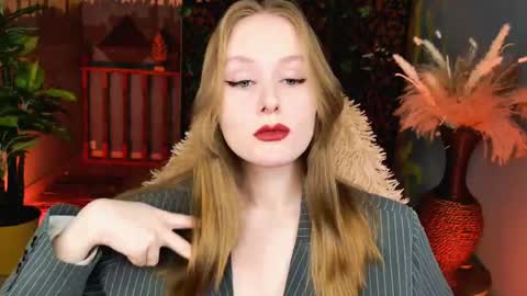 Snapshot of vivienleeigh chatting on 04/28/26, 05:34 Vivien online show from 04/28/26, 05:34