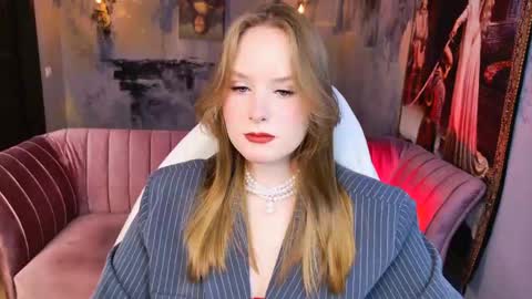 Snapshot of vivienleeigh chatting on 05/04/26, 05:25 Vivien online show from 05/04/26, 05:25