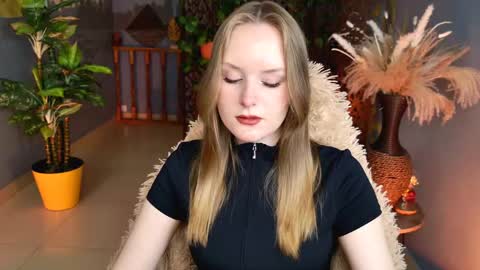 Snapshot of vivienleeigh chatting on 05/13/26, 05:16 Vivien online show from 05/13/26, 05:16