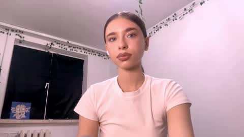 Snapshot of viviennebreihan chatting on 10/24/25, 01:07 Vivi online show from 10/24/25, 01:07
